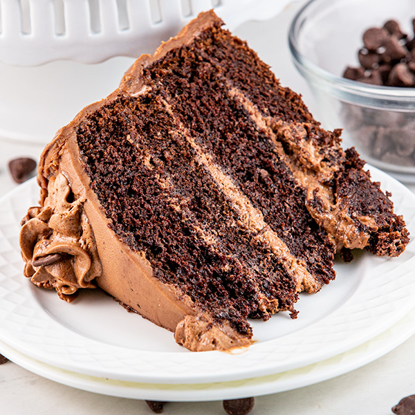 the-best-chocolate-cake-chocolate-mousse-6
